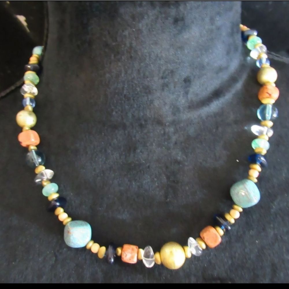 Liz Claiborne Lucite Beaded Necklace 20"